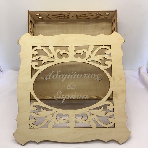 Wooden wreaths box with acrylic engraving of your names Wooden wreaths box with acrylic engraving of your names