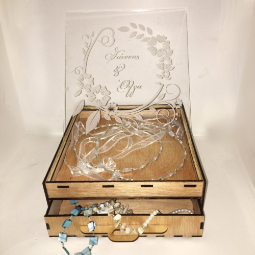 Wooden wreaths box with engraving of your choice Wooden wreaths box with engraving of your choice