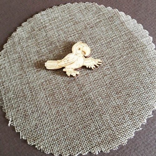 Wooden parrot for keyring or magnet Wooden parrot for keyring or magnet