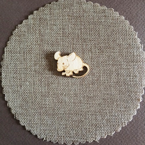 Wooden mouse for keyring or magnet Wooden mouse for keyring or magnet
